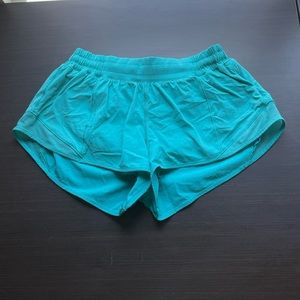 Lululemon Eucalyptus Hotty Hot Short 2.5” Inseam Size 8